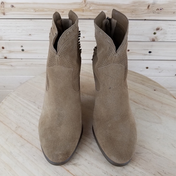 Vince Camuto FRETZIA Perforated Suede/Leather Western Ankle Boots Booties 9M NEW - Picture 3 of 12